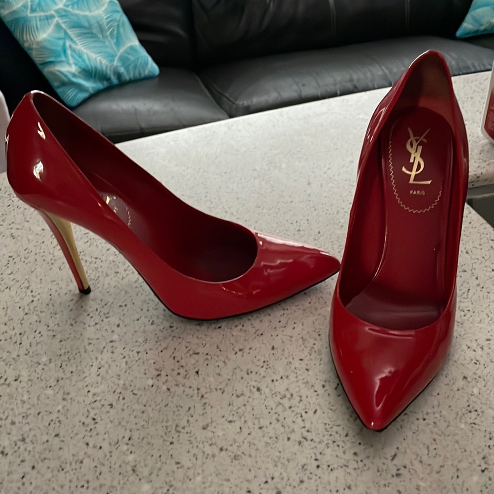 Yves Saint Laurent - 39